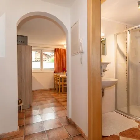 Haus Machreich 아파트 *